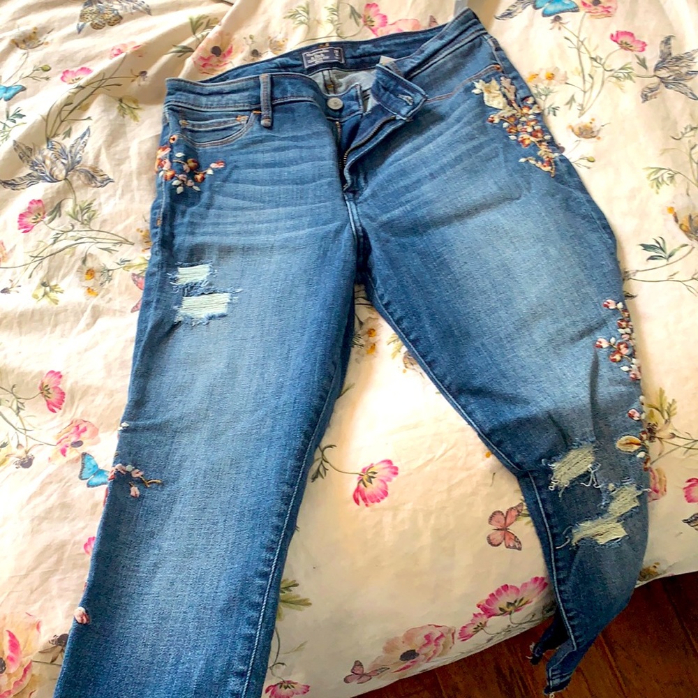 A&F crop with design